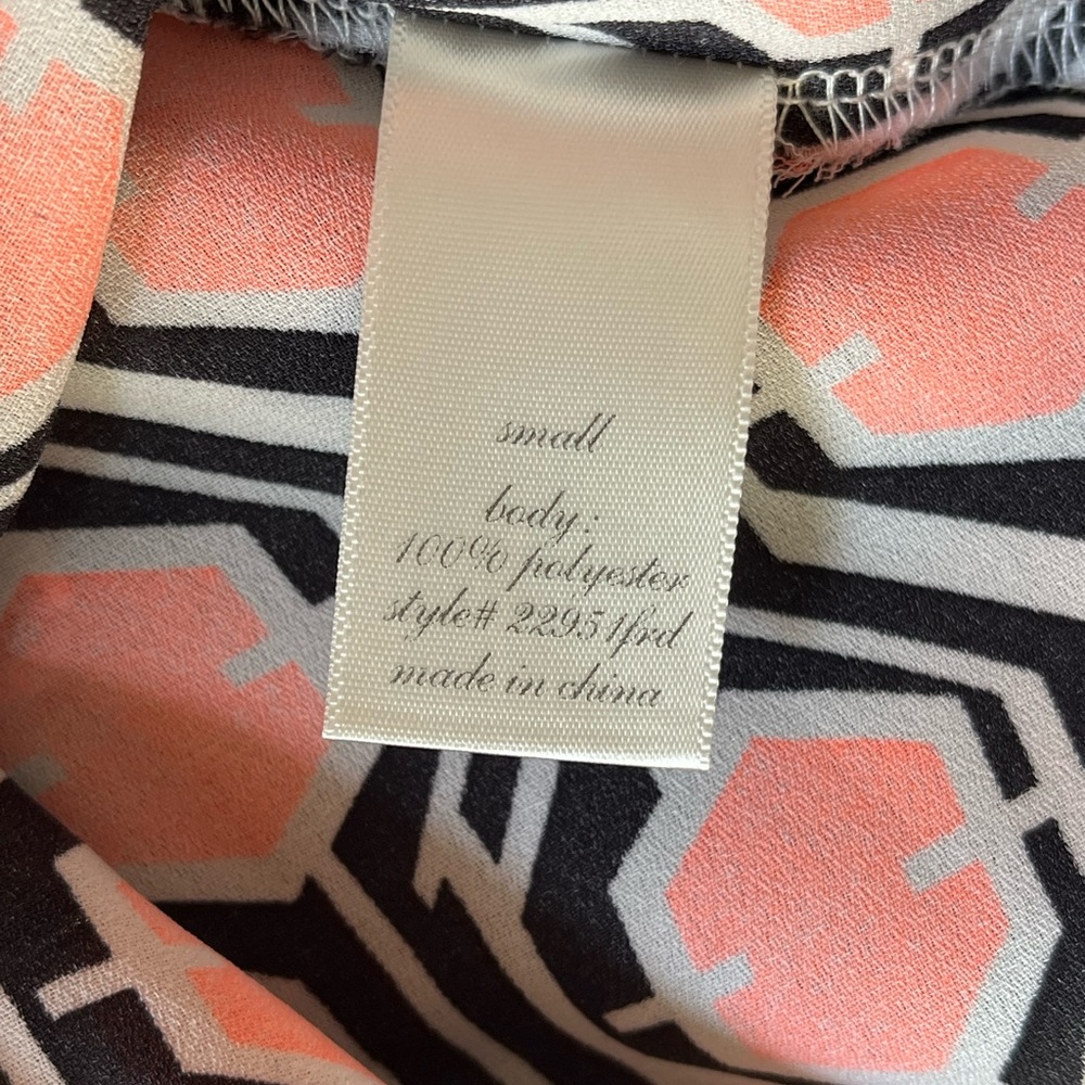 Francesca’s Geometric Tank - Picture 2 of 2